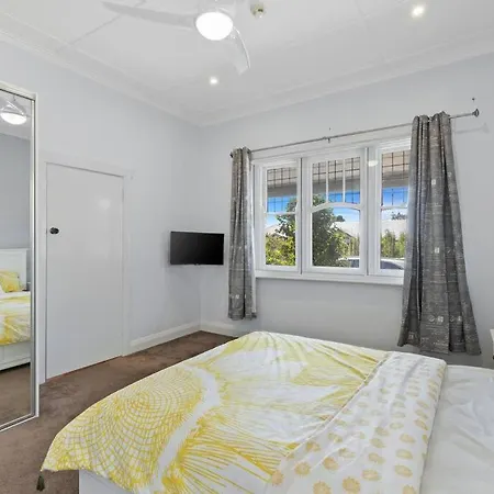 Mid Century 1930 Beautifully Renovated Californian Bunglow Newtown Exterior photo