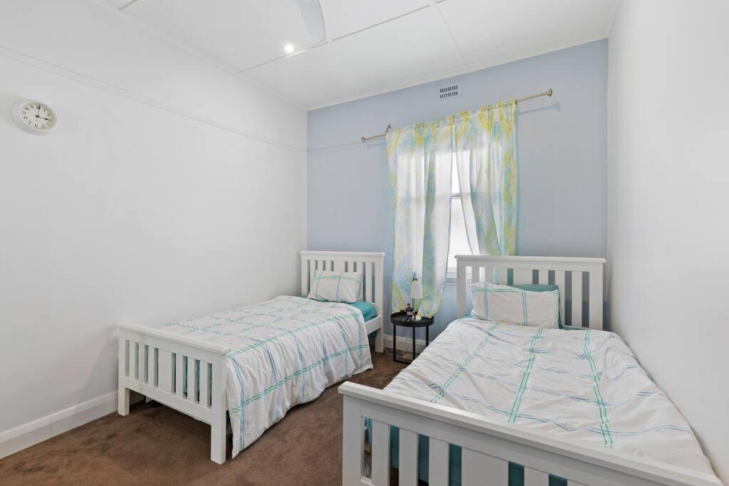 Mid Century 1930 Beautifully Renovated Californian Bunglow * Newtown