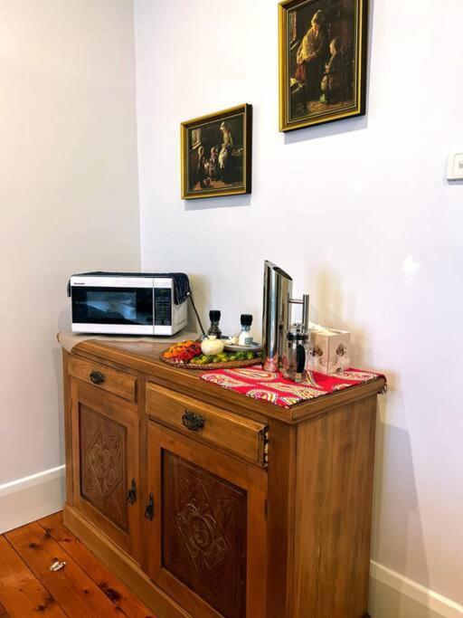 Mid Century 1930 Beautifully Renovated Californian Bunglow Apartment Newtown
